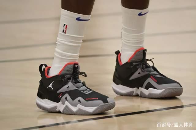 郭士强：崔永熙持球失误较多 专注力也需提高